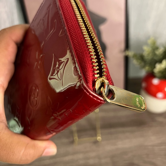 Louis Vuttion Vernis Wallet - Picture 14 of 17